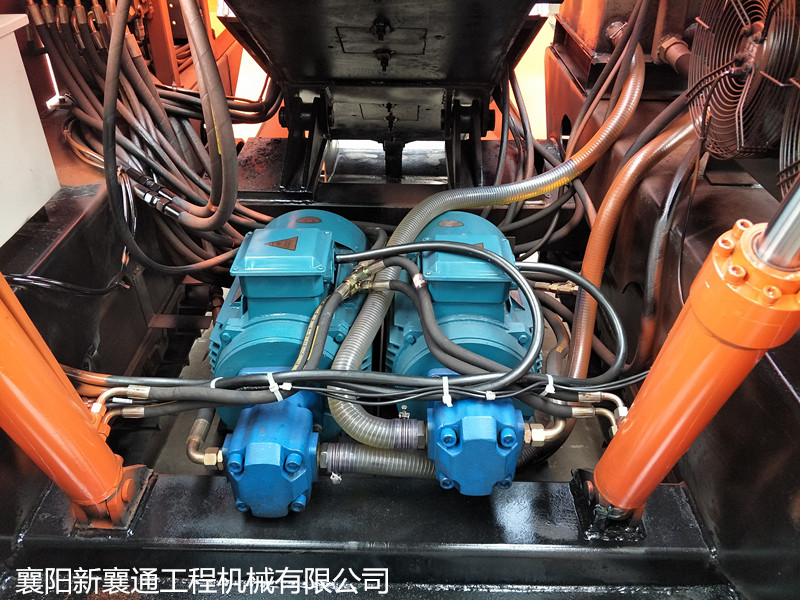 1595466182131663.jpg 120履帶刮板雙電機(jī)_副本.jpg