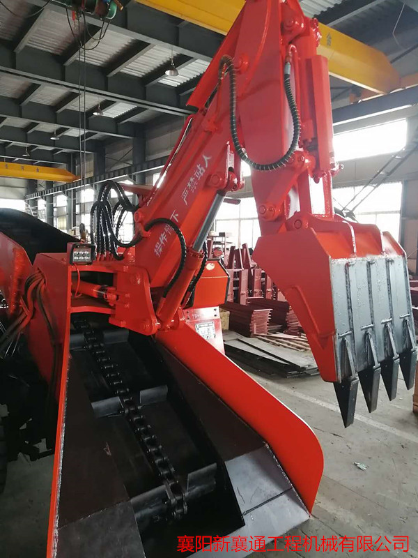 小型扒渣機(jī).jpg 履帶扒渣機(jī)3.jpg