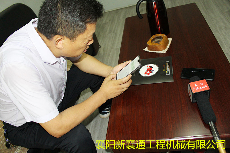 小型扒渣機(jī).jpg 扒渣機(jī)廠家領(lǐng)導(dǎo)3.jpg