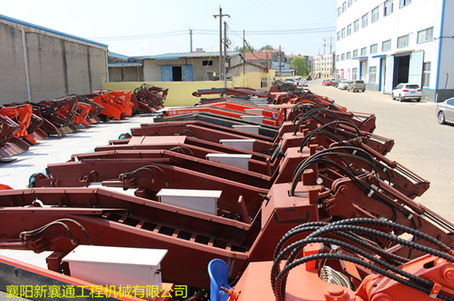 扒渣機(jī)廠(chǎng)家.jpg 扒渣機(jī)廠(chǎng)家2.jpg