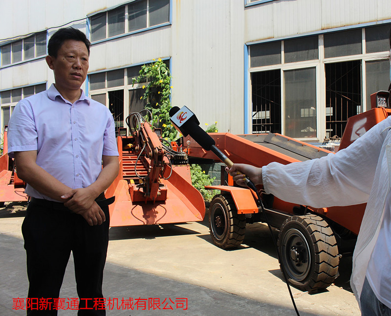 扒渣機(jī)采訪(fǎng)2.jpg