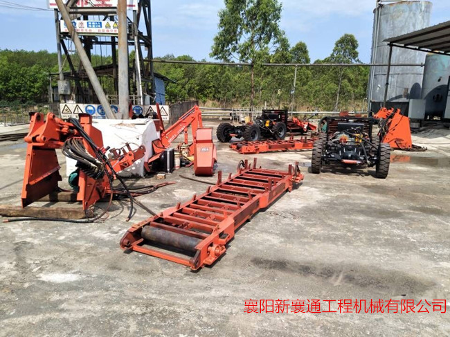 扒渣機(jī)下井.jpg 扒渣機(jī)下井10-6-3.jpg