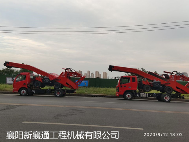 扒渣機發(fā)車 扒渣機--1.jpg