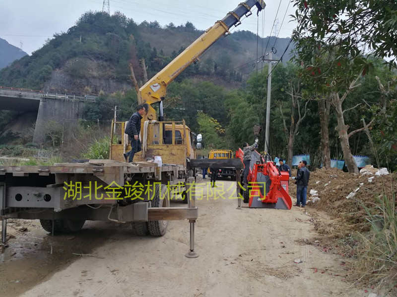 扒渣機(jī)驗(yàn)收 扒渣機(jī)驗(yàn)收12-03-3.jpg