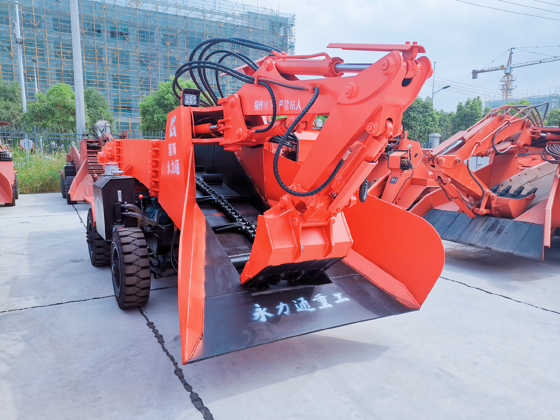 1630653990201041.jpg 80輪式刮板前左側(cè)照_副本.jpg