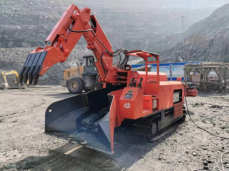 120型輪式皮帶扒渣機(jī)加破碎錘，大塊石頭也能上